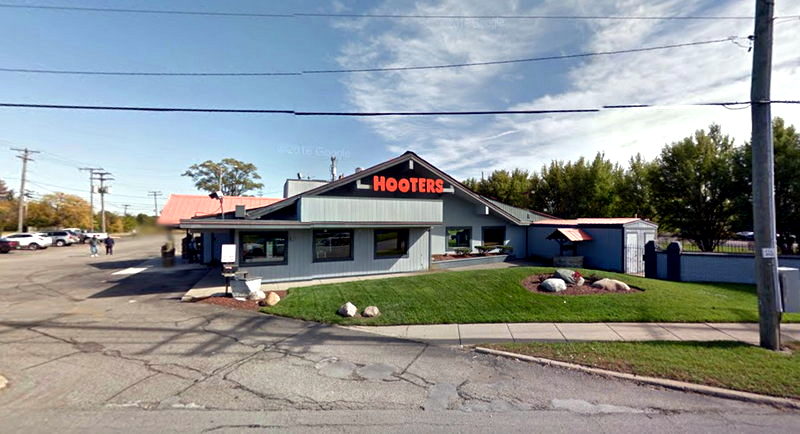 Hooters - Roseville - 32976 Gratiot Ave